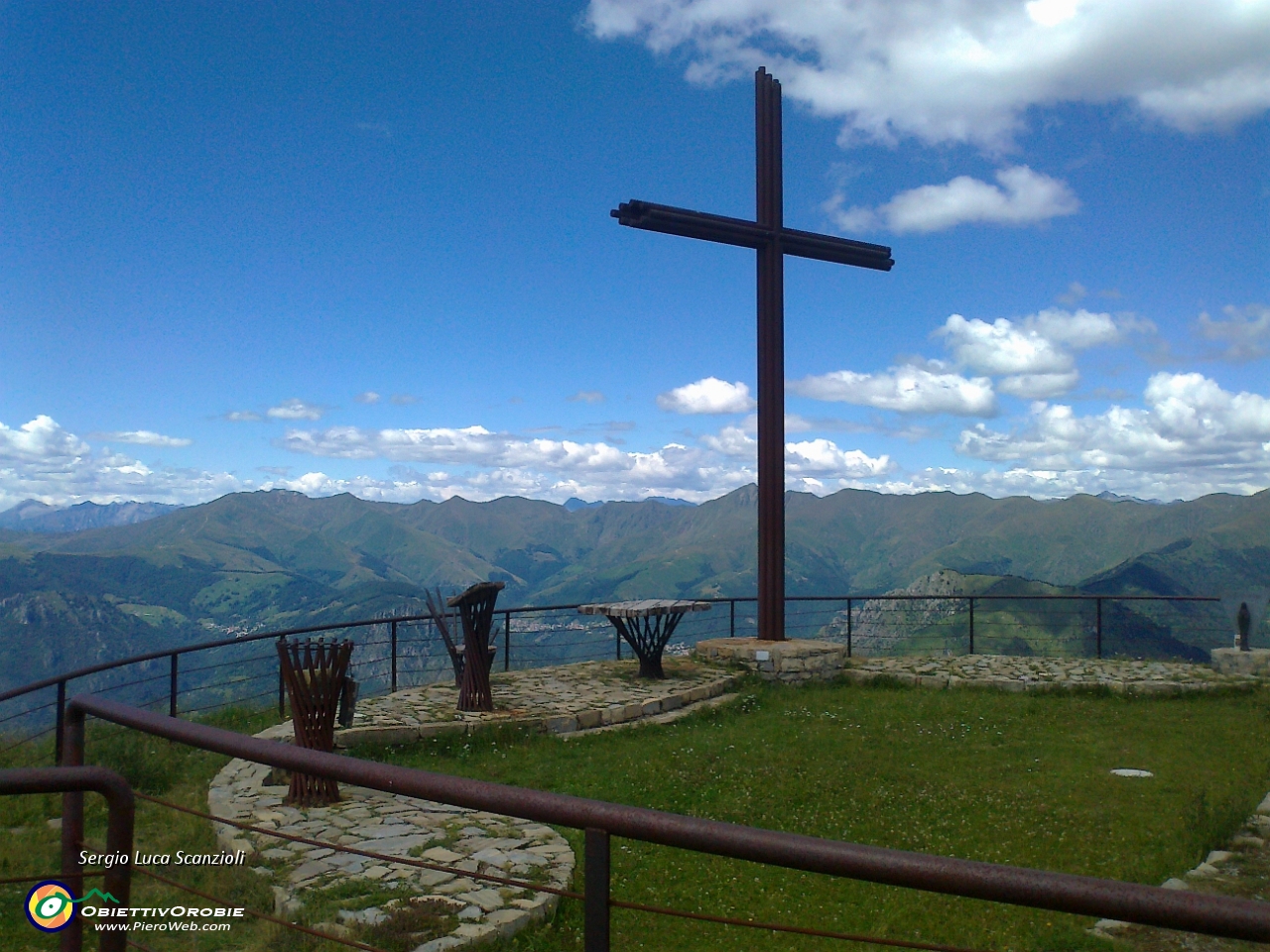 68 La chiesa aperta sulla vetta del Calbiga.jpg